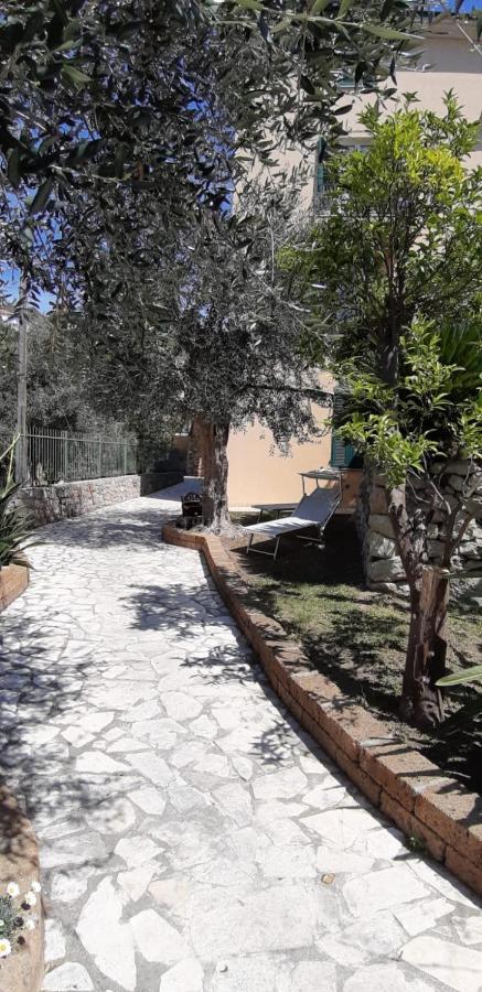 Rivierarent Appartamento Ulivo Finale Ligure Bagian luar foto